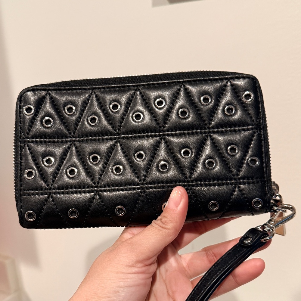 Michael Kors Black Diamond Quilted Leather Flat Smartphone Wristlet - Picture 2 of 5